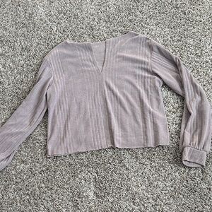V-Neck Long Sleeve Top in muted lilac